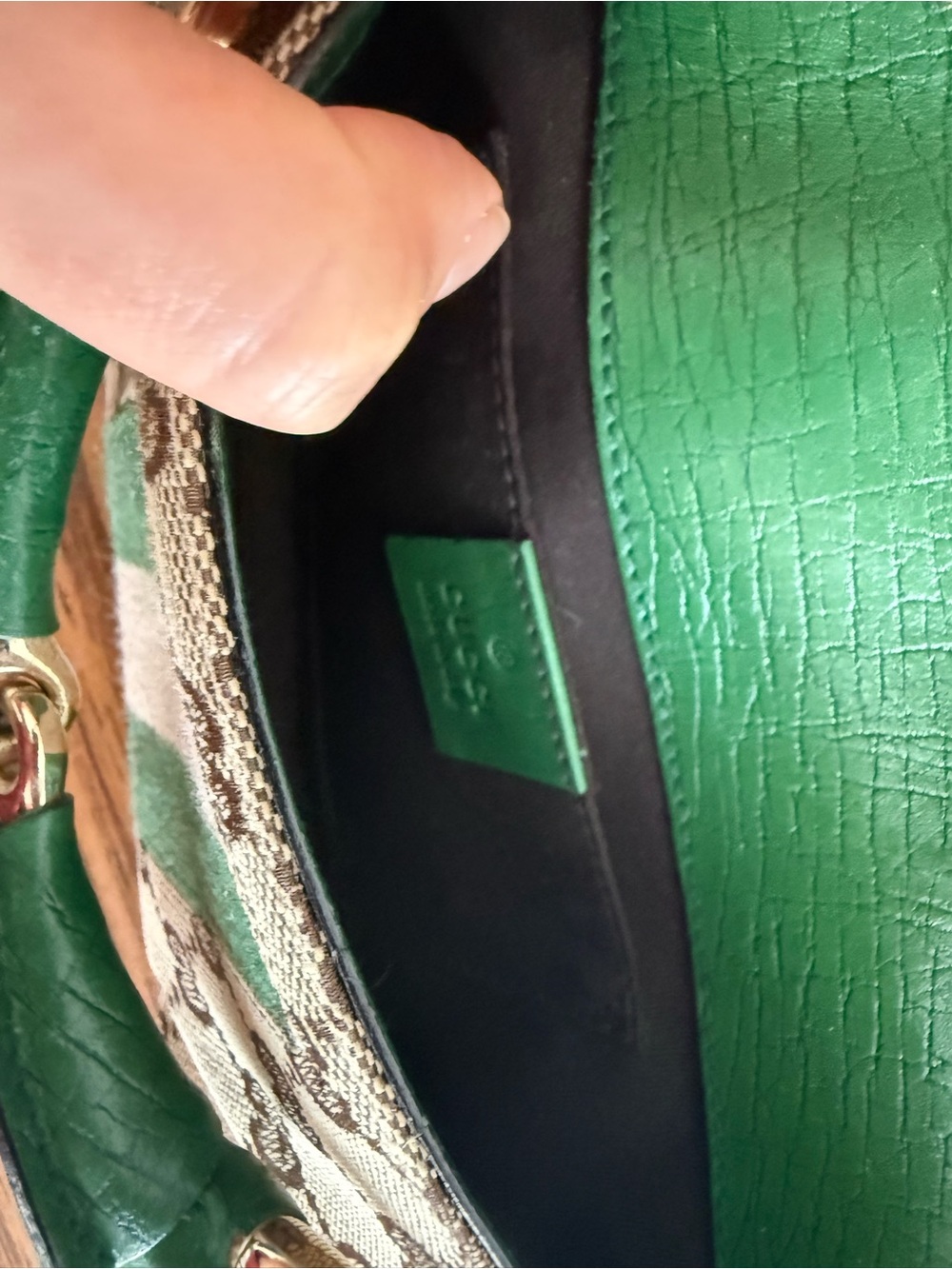 Gucci Green and Cream GG Canvas Shoulder Bag with Horsebit - Picture 4 of 13